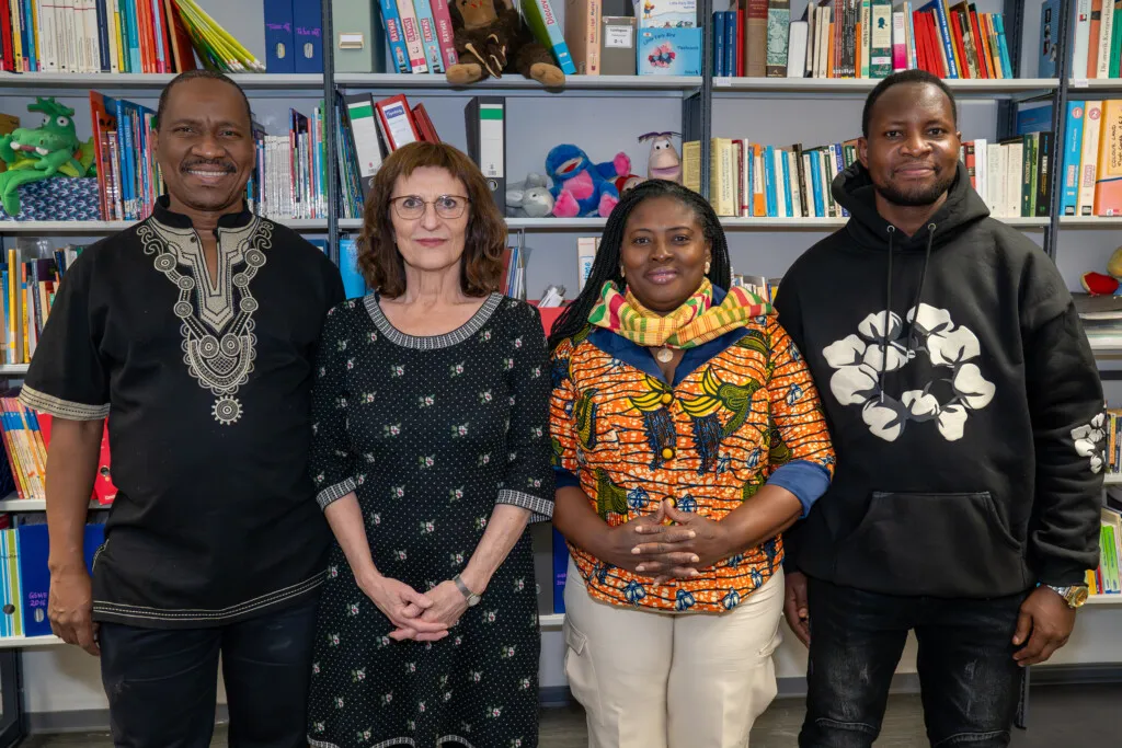Guest lecturers with Prof. Isabel Martin from the English Department: Ass.Prof. Sibusiso Clifford Ndlangamandla, Prof. Isabel Martin, Dr. Gifty Edna Anani, Mr Donald Beteyeh Nchofua (photo by Fabian Ludwig Hahl, KUE)